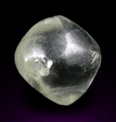 Кристалл алмаза октаэдроид