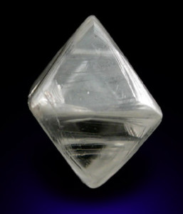 Кристалл алмаза октаэдр