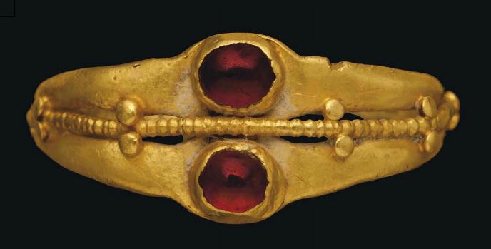 Кольцо. Золото с гранатами. 1 в.до н.э