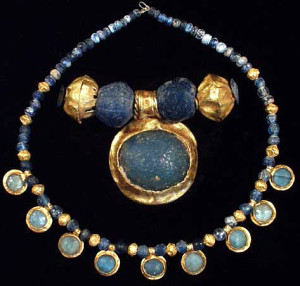 Древнеримские бусы из золота и стекла-2-3 век н.э. фото ancienttouch.com