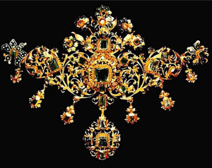 Колье-эпохи-барокк---ок.1670-золото-и-изумруды--эмаль-Victoria-and-Albert-Museum-London---viola.bz