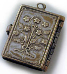 Медальон-в-форме-книжки---1840-е---gold-locket.net