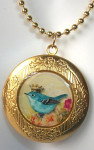 Медальон с голубой птичкой в короне - artfire.com